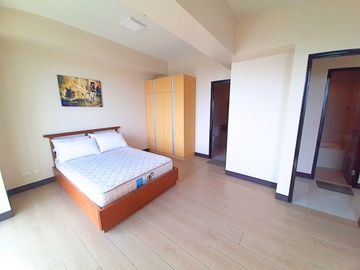 2BR Condo for Sale with Top Floor Ocean View 8 Newtown Boulevard Mactan Cebu