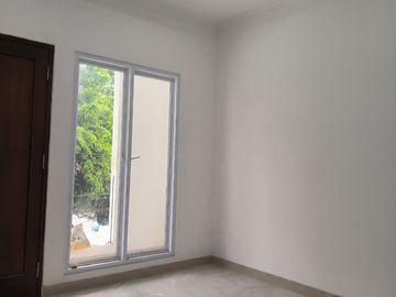 Rumah baru siap huni di komplek pasar minggu jakarta selatan