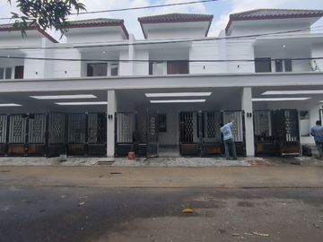 Rumah baru siap huni di komplek pasar minggu jakarta selatan