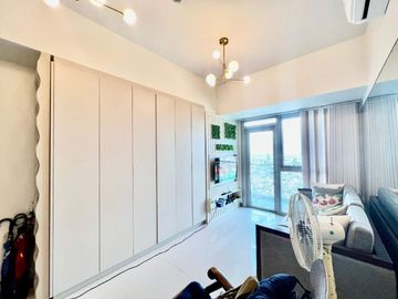 RUSH SALE!!!! Fully-furnished 1BR in Shang Salcedo Place, Makati