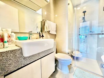 RUSH SALE!!!! Fully-furnished 1BR in Shang Salcedo Place, Makati