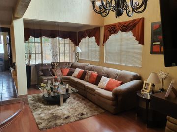 Hermosa y amplia casa en venta en San Mateo Cuautitlán
