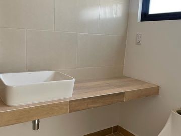 VENTA CASA EL MIRADOR, CERCA AL PARQUE