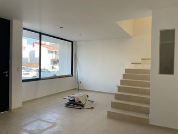 VENTA CASA EL MIRADOR, CERCA AL PARQUE