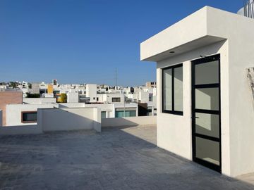 VENTA CASA EL MIRADOR, CERCA AL PARQUE