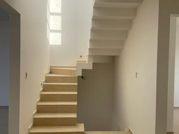 VENTA CASA EL MIRADOR, CERCA AL PARQUE