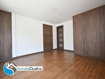 Venta de Casa Moderna Av Paseo de los Cañaris