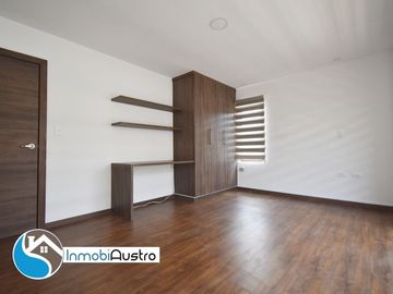 Venta de Casa Moderna Av Paseo de los Cañaris