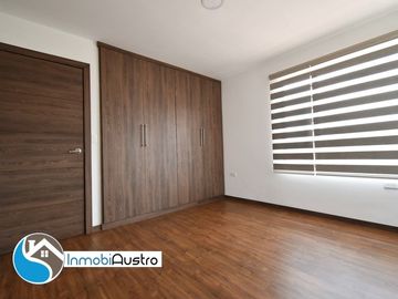Venta de Casa Moderna Av Paseo de los Cañaris
