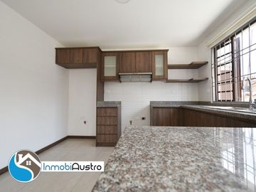 Venta de Casa Moderna Av Paseo de los Cañaris