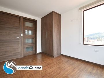 Venta de Casa Moderna Av Paseo de los Cañaris