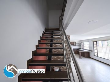 Venta de Casa Moderna Av Paseo de los Cañaris