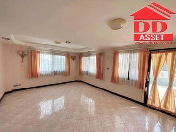 ขายตึก 3 คูหา 3 ชั้น ซอยโรงพยาบาลสระบุรี จ.สระบุรี ทำเลดี
