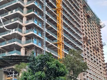Preselling Residential and Office Condo Units in City Clou Cebu