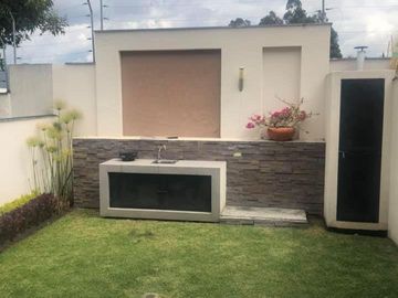 Venta de Casa, Sector San Juan de Cumbaya, facil acceso a Ruta Viva y Simon Bolivar
