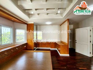 หมู่บ้านกรองทอง ศรีนครินทร์ (หลังริม) ใกล้รถไฟฟ้าBTSศรีลาซาล