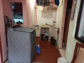 Vendo amplia casa de 2 piso 6 alcobas, quinta granada
