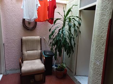 Vendo amplia casa de 2 piso 6 alcobas, quinta granada