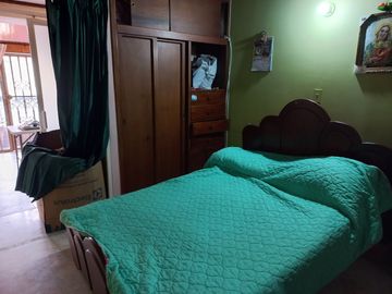 Vendo amplia casa de 2 piso 6 alcobas, quinta granada