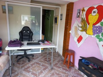 Vendo amplia casa de 2 piso 6 alcobas, quinta granada