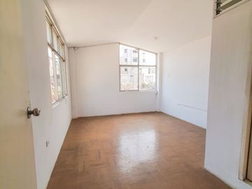 Venta, casa en Av. Cesar Canevaro, San Juan de Miraflores - vivienda y/o comercio