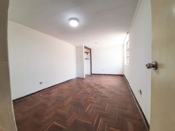 Venta, casa en Av. Cesar Canevaro, San Juan de Miraflores - vivienda y/o comercio