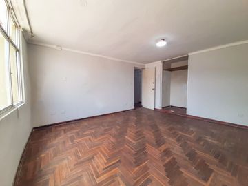 Venta, casa en Av. Cesar Canevaro, San Juan de Miraflores - vivienda y/o comercio