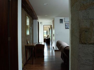Lujosa Casa de 4 Dormitorios con Amplia Area Verde en Exclusiva Urbanización El Álamo