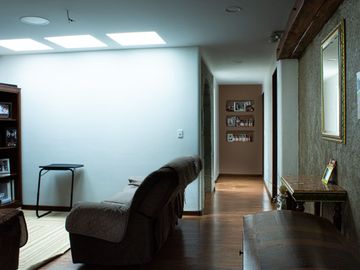 Lujosa Casa de 4 Dormitorios con Amplia Area Verde en Exclusiva Urbanización El Álamo