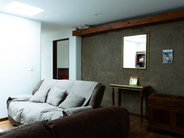 Lujosa Casa de 4 Dormitorios con Amplia Area Verde en Exclusiva Urbanización El Álamo