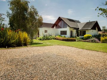FINCA EN VENTA  LOS PINOS POLO CLUB MOSQUERA