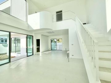 Single house, 3 bedrooms, 3 bathrooms, Pa Daet, Mueang District, near the airport, Chiang Mai University. Robinson Airport, Chiang Mai