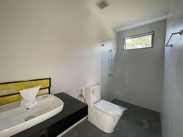 Single house, 3 bedrooms, 3 bathrooms, Pa Daet, Mueang District, near the airport, Chiang Mai University. Robinson Airport, Chiang Mai