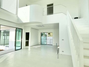 Single house, 3 bedrooms, 3 bathrooms, Pa Daet, Mueang District, near the airport, Chiang Mai University. Robinson Airport, Chiang Mai