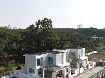 Single house, 3 bedrooms, 3 bathrooms, Pa Daet, Mueang District, near the airport, Chiang Mai University. Robinson Airport, Chiang Mai