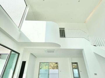 Single house, 3 bedrooms, 3 bathrooms, Pa Daet, Mueang District, near the airport, Chiang Mai University. Robinson Airport, Chiang Mai