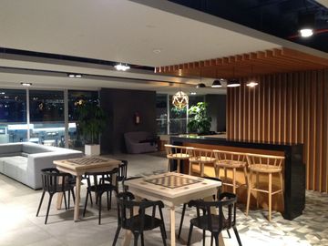 Venta Suite 63m2 con amplio balcón sector Naciones Unidas