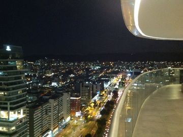Venta Suite 63m2 con amplio balcón sector Naciones Unidas