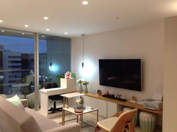 Venta Suite 63m2 con amplio balcón sector Naciones Unidas