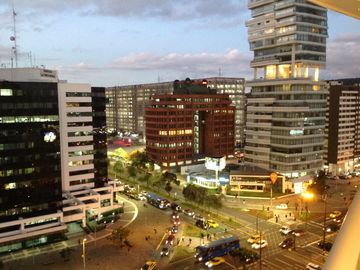 Venta Suite 63m2 con amplio balcón sector Naciones Unidas