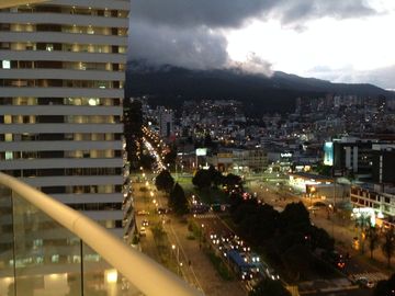 Venta Suite 63m2 con amplio balcón sector Naciones Unidas