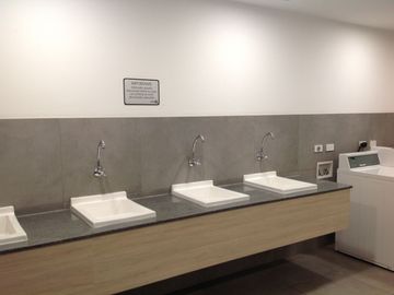 Venta Suite 63m2 con amplio balcón sector Naciones Unidas