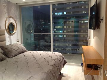 Venta Suite 63m2 con amplio balcón sector Naciones Unidas