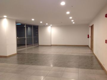Venta Suite 63m2 con amplio balcón sector Naciones Unidas