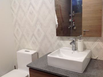 Venta Suite 63m2 con amplio balcón sector Naciones Unidas