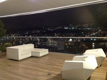 Venta Suite 63m2 con amplio balcón sector Naciones Unidas