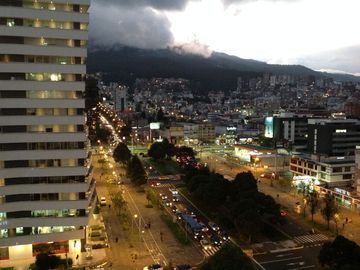 Venta Suite 63m2 con amplio balcón sector Naciones Unidas