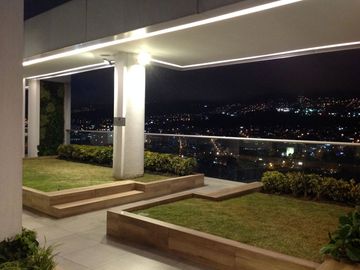 Venta Suite 63m2 con amplio balcón sector Naciones Unidas