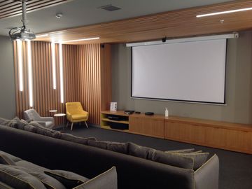Venta Suite 63m2 con amplio balcón sector Naciones Unidas