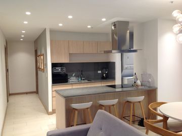 Venta Suite 63m2 con amplio balcón sector Naciones Unidas
